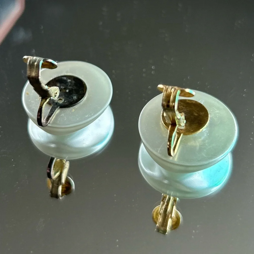 Antique Pearly White Clip-on Earrings - Picture 8 of 10